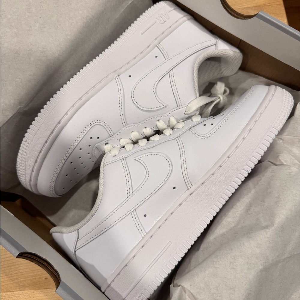 Brand NEW Womens Nike Air Force 1 Size 6.5